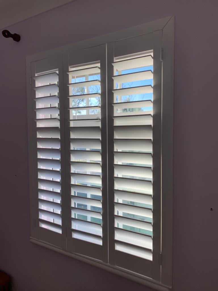 Persiennes sur mesure en bois